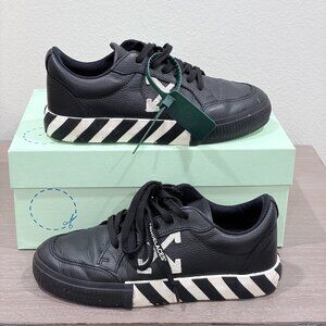 OFF-WHITE Vulcanized Low-Top Sneakers